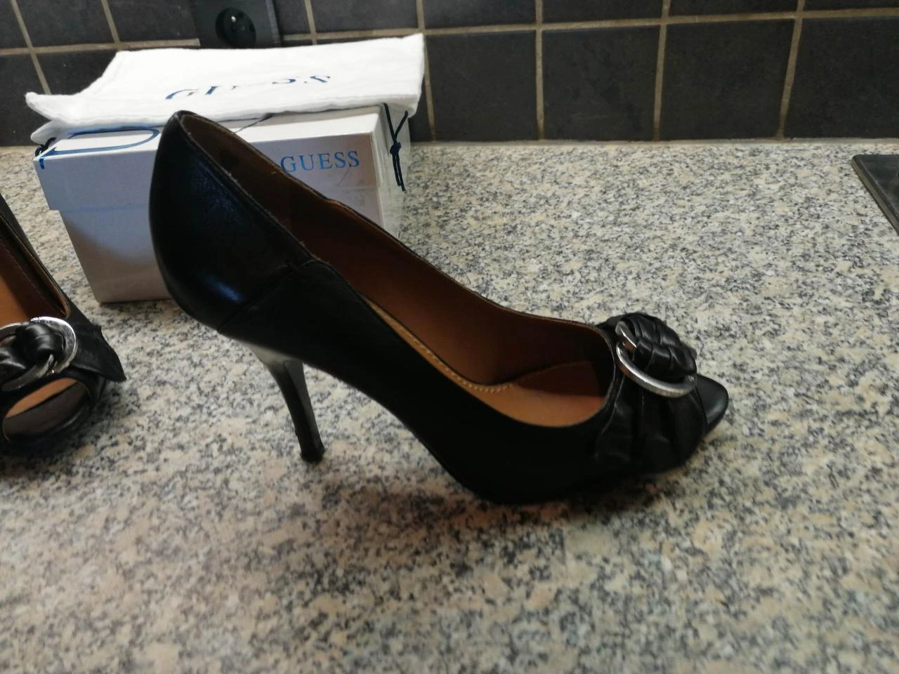 pumps zwart merk guess met stofzak - maat 38 – photo 3